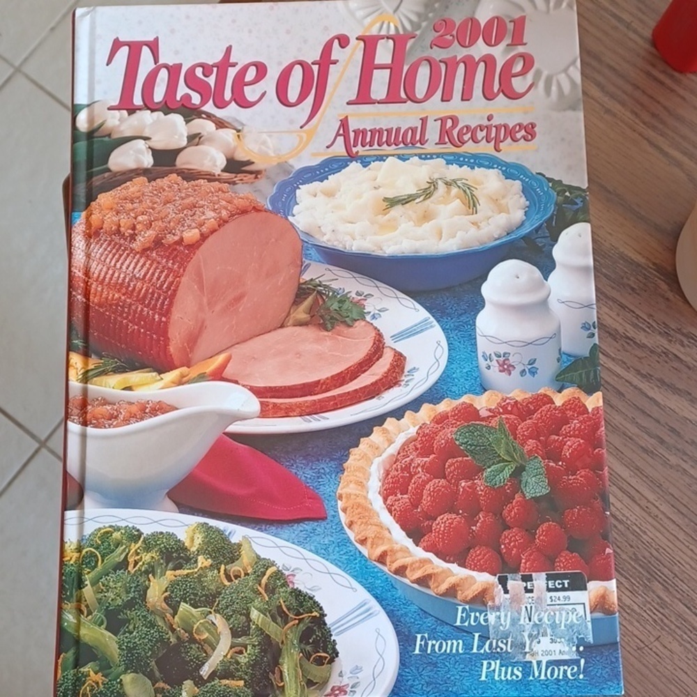2001, Taste of Home Annual Recipes, 322 page cookbook, EUC